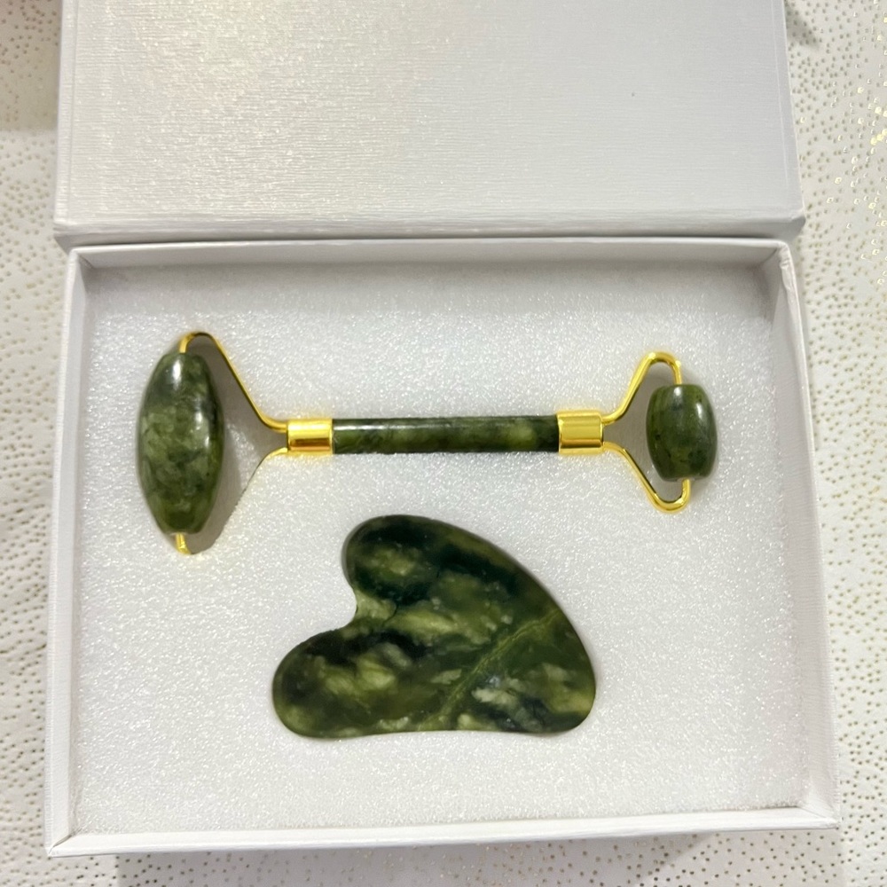 Facial Massage Jade Roller and Matching Gua Sha Stone Set NEW in Gift Box